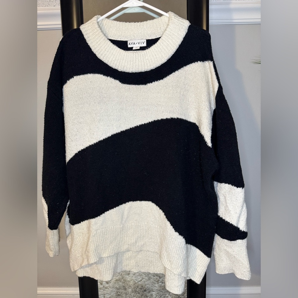 Ava & Viv Black and Cream Wave Pattern Sweater